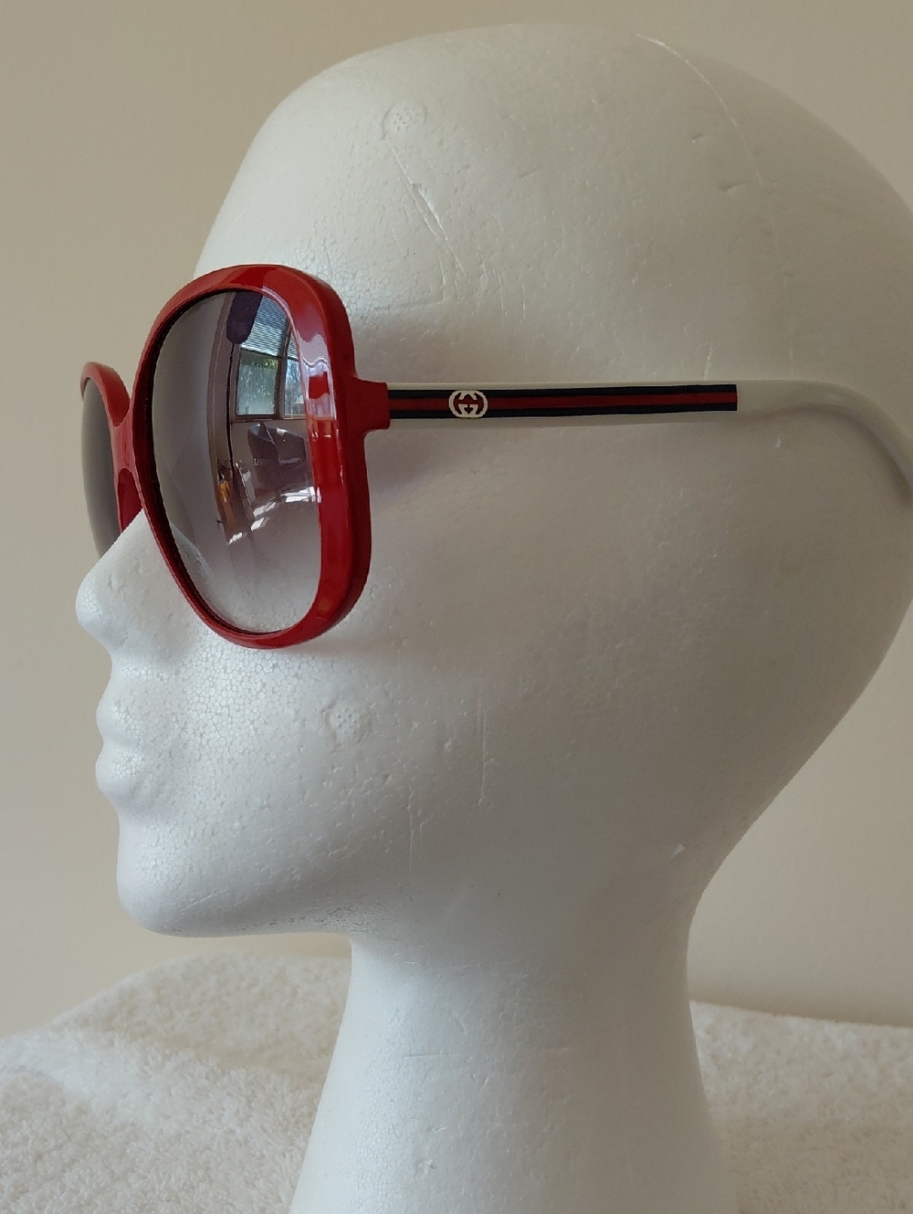 Gucci Red Oversized Gradient Lens Sunglasses - Picture 3 of 9
